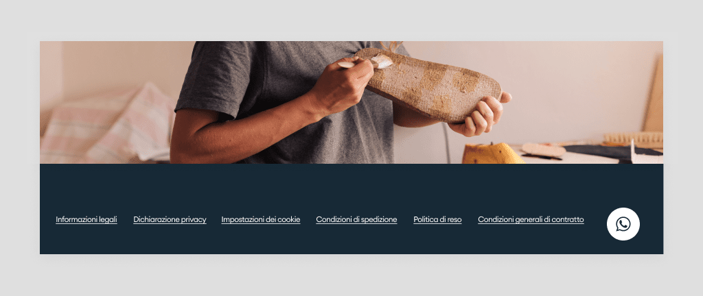 Footer di un sito Jimdo contenente l’icona per essere contattati attraverso Whatsapp